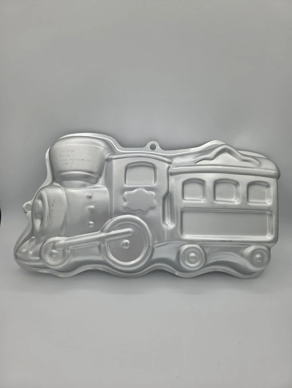 2003 Wilton Train Shaped Cake Pan Aluminum Non-Stick Silver MPN 2105-2076